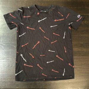 Champion logo t-shirt black, red and white size boys xl